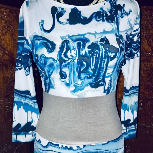 Beautiful Blue & white abstract design curve hugging dress. - Picture 2 of 11